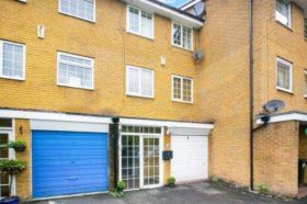 4 bedroom Detached f...